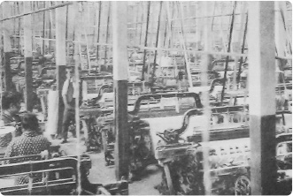 昭和時代の工場内部